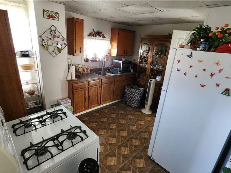 3747 Bosworth Road, Cleveland, OH 44111 Photo 2