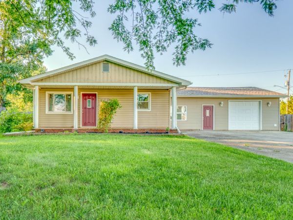 1104 Airport Road , Mt Vernon, IL 62864