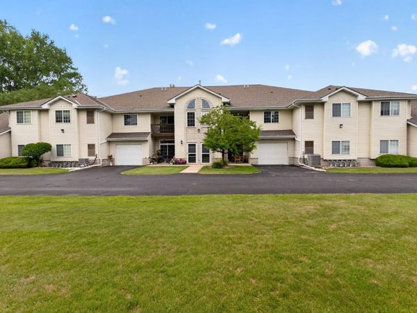 6115 S Creekside Dr, Unit 3, Cudahy, WI 53110