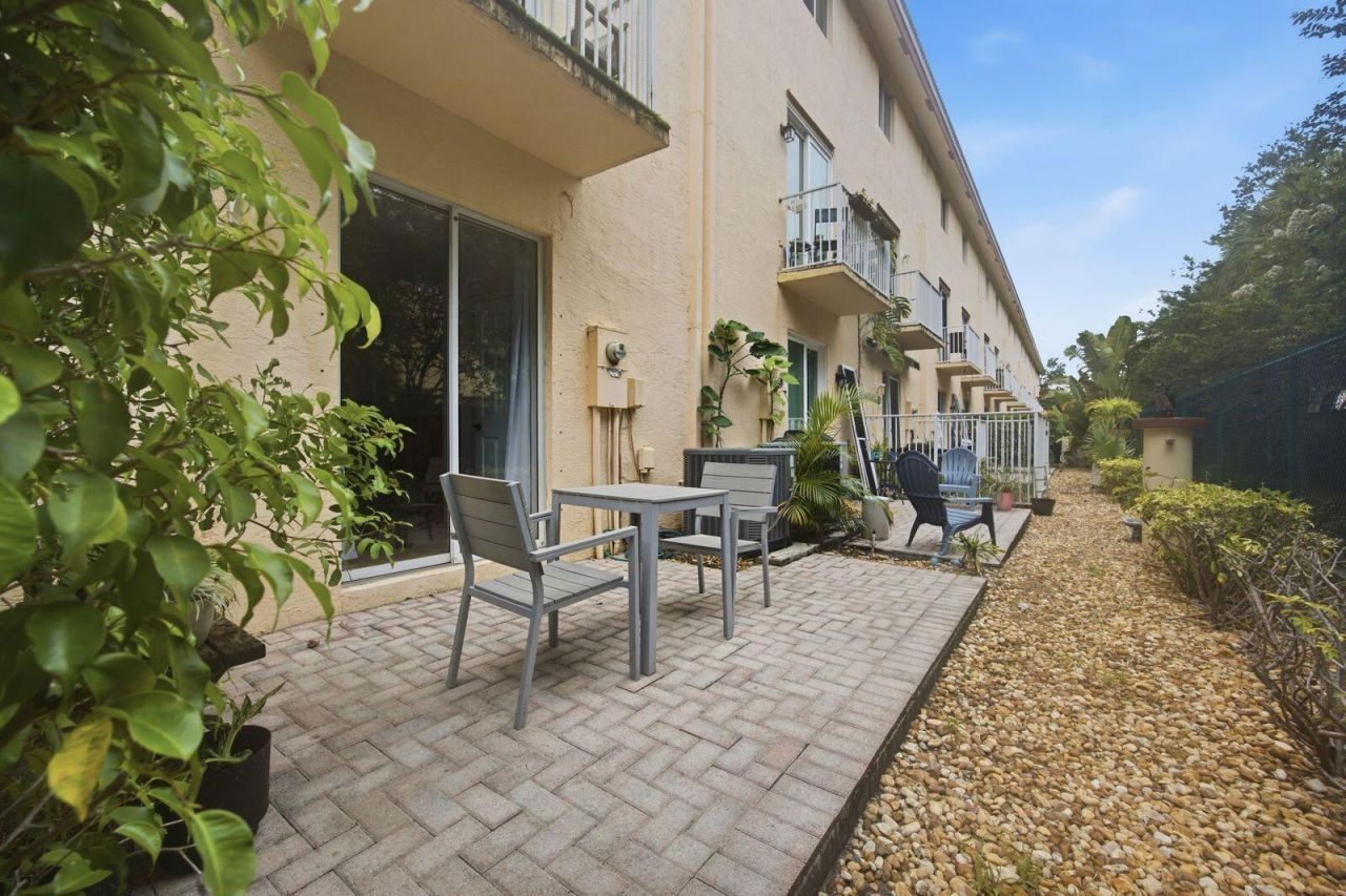 2465 NE 14th St Causeway, Pompano Beach, FL 33062 Photo