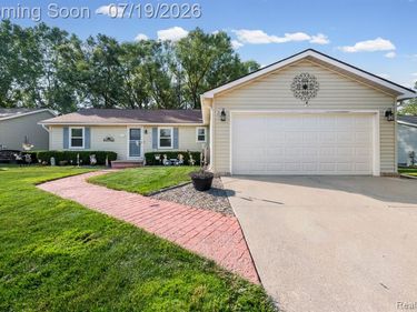 21699 Brookside North Drive, Macomb Twp, MI 48044