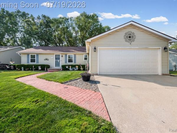 21699 Brookside North Drive, Macomb Twp, MI 48044