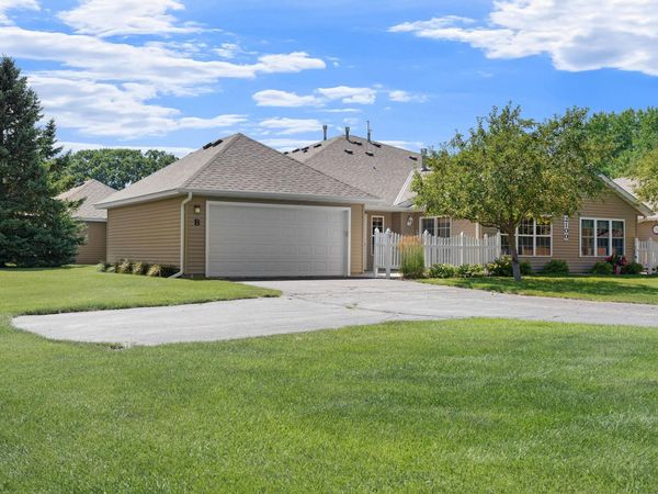 2100 Oak Tree Lane, Unit B, Austin, MN 55912