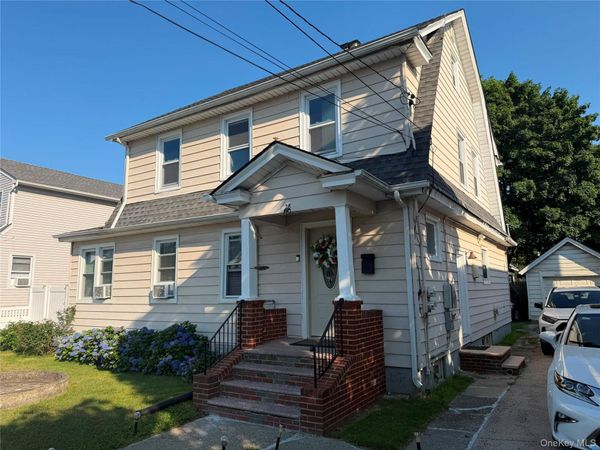 28 Stowe , Hempstead, NY 11550