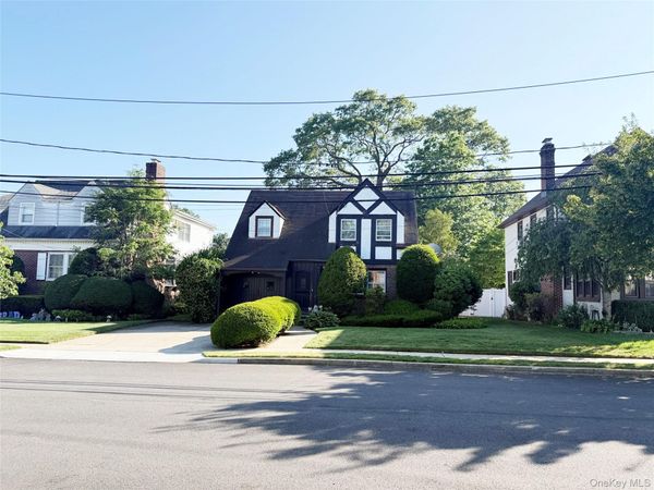 266 E Chester Street, Valley Stream, NY 11580