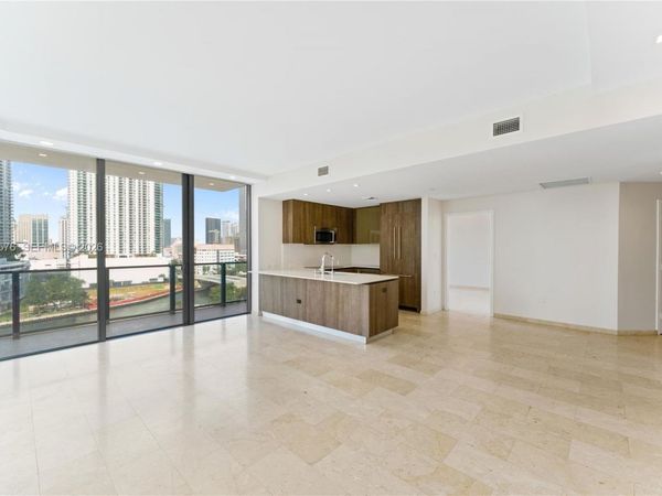 88 SW 7th St , Unit 712, Miami, FL 33130