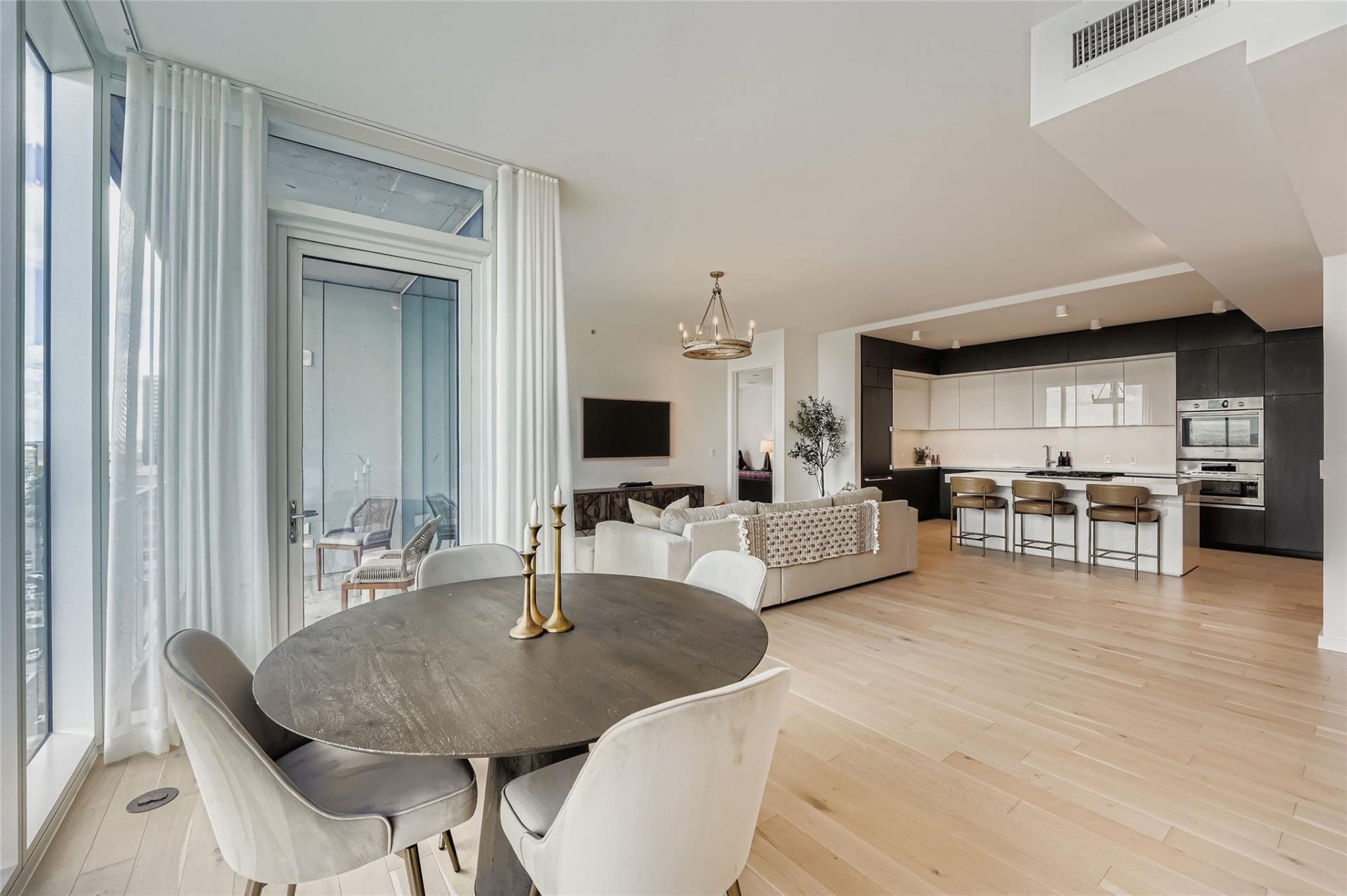 313 W 17th St, Unit 1404, Austin, TX 78701 Main Photo