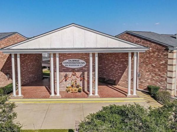 8511 Westover Court, Unit 139, Granbury, TX 76049