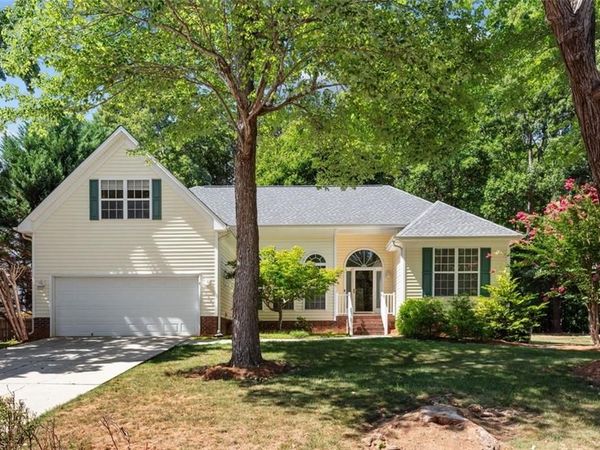 3 Holly Springs Lane , Greensboro, NC 27455