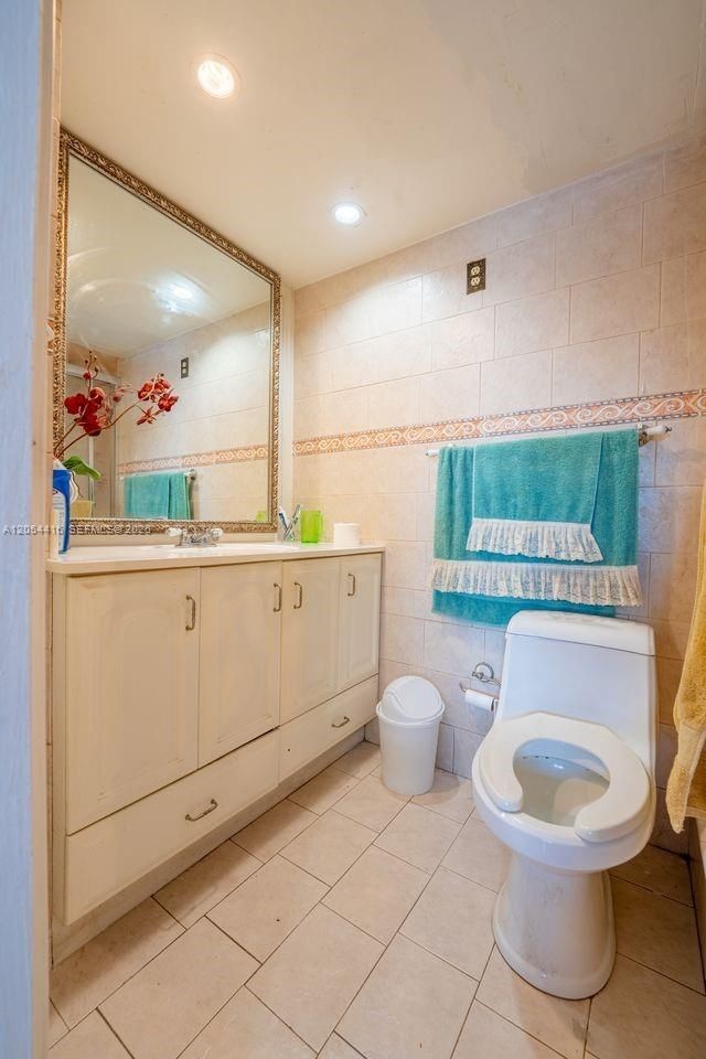 9917 W Okeechobee Rd, Unit 3-306, Hialeah Gardens, FL 33016 Photo