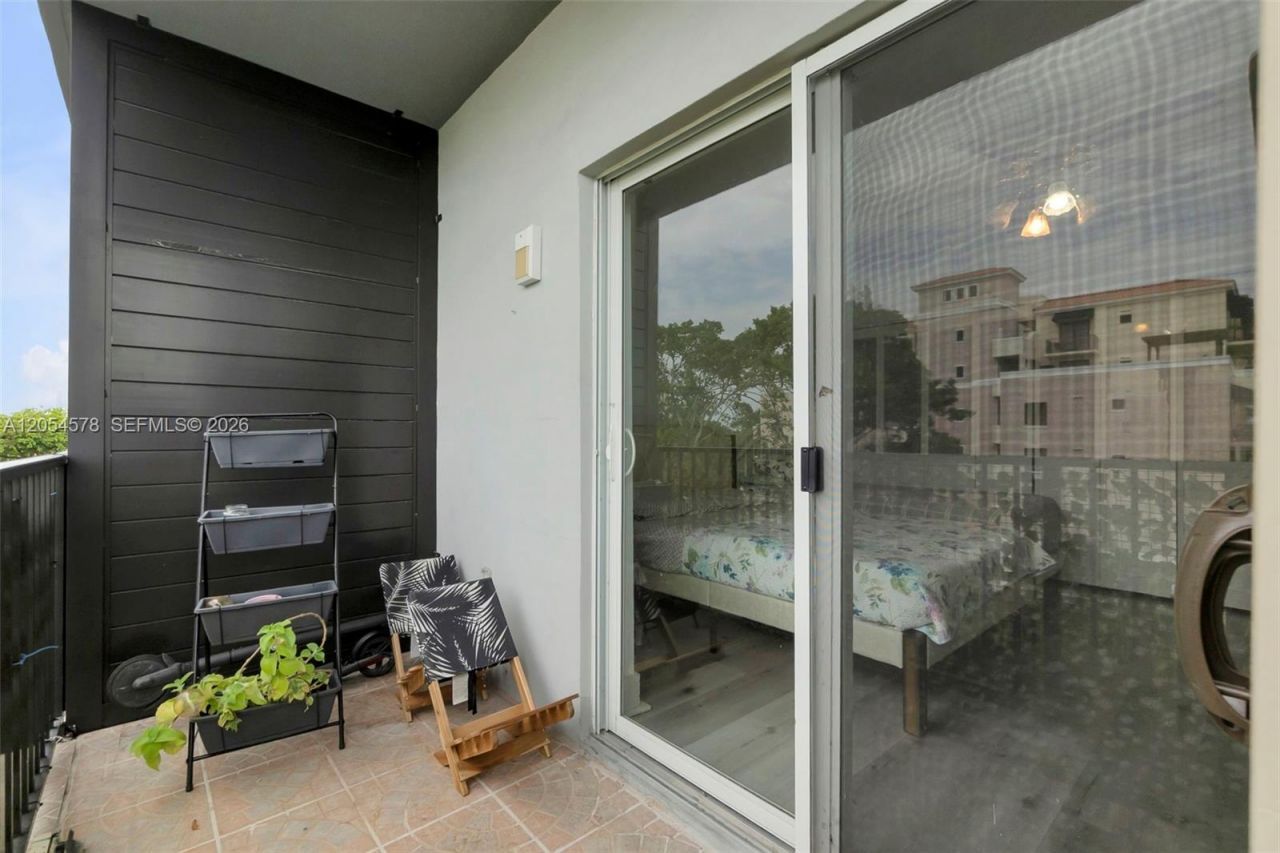 900 SW 84th Ave , Unit 412A, Miami, FL 33144 Photo
