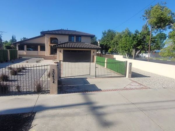 20454 Strathern St, Winnetka, CA 91306