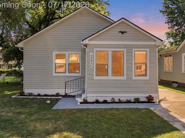 23826 Columbus Avenue, Warren, MI 48089