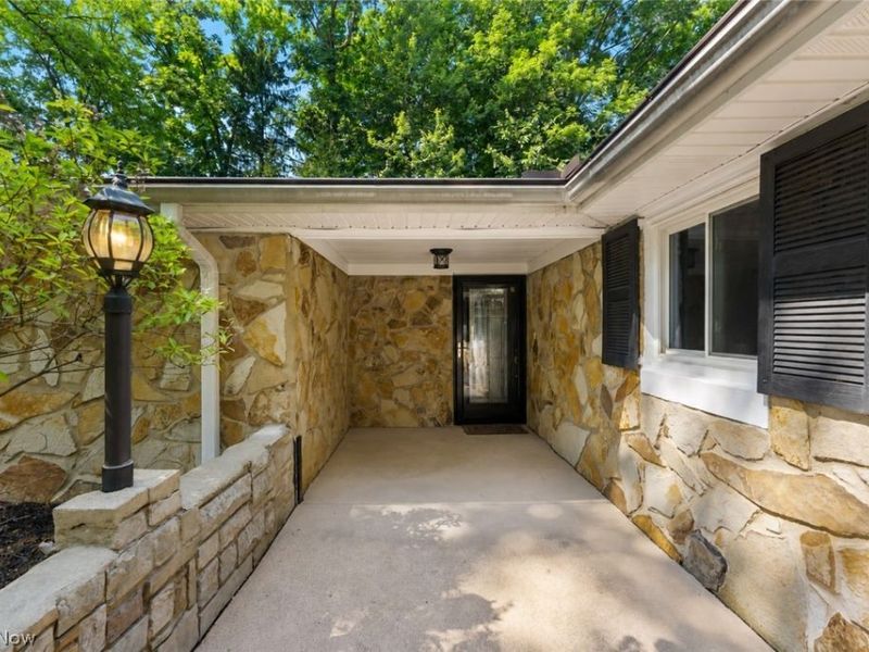 981 Worton Park Drive, Mayfield Village, OH 44143 Photo 11