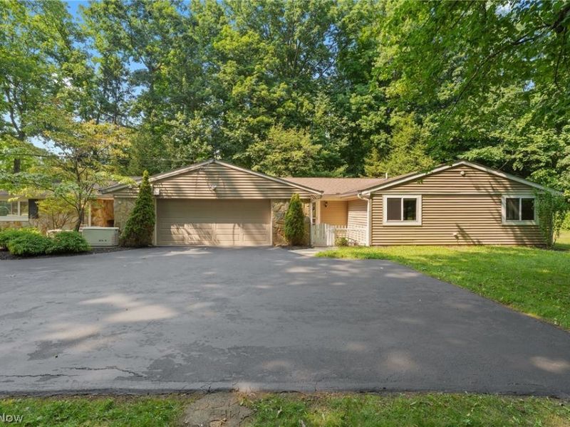 981 Worton Park Drive, Mayfield Village, OH 44143 Photo 9
