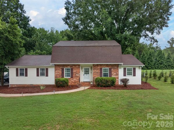 140 Raintree Road, Advance, NC 27006