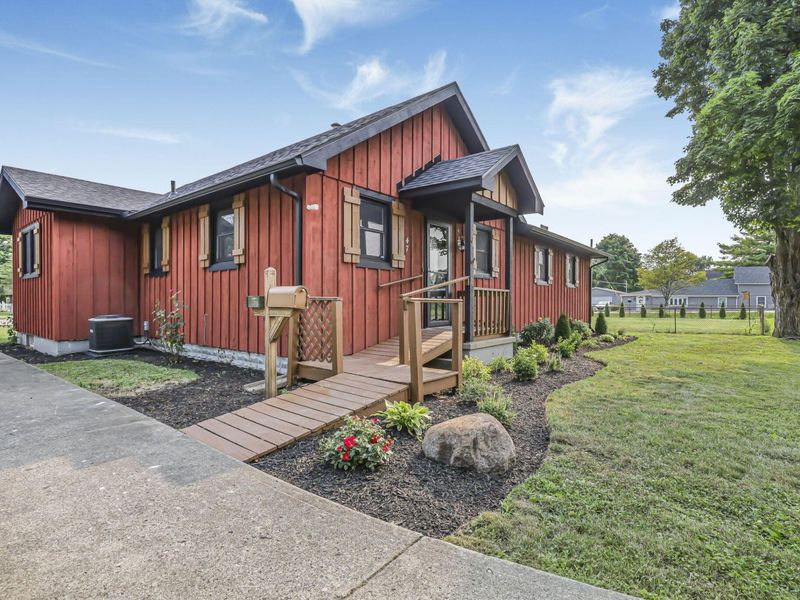 47 E Oak Street , Canal Winchester, OH 43110 Photo 3