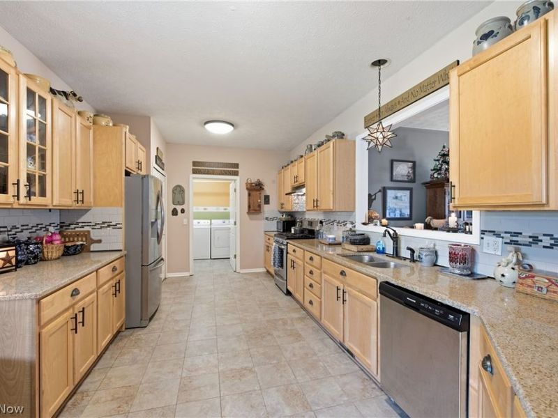 349 Springbrook Circle, Elyria, OH 44035 Photo 11