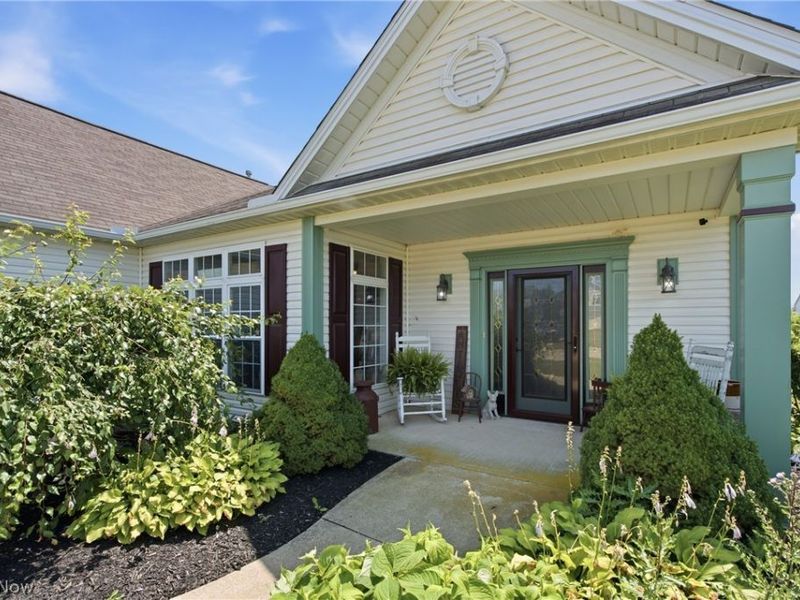 349 Springbrook Circle, Elyria, OH 44035 Photo 2