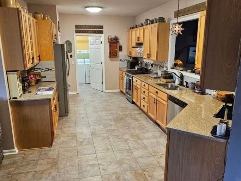 349 Springbrook Circle, Elyria, OH 44035 Photo 9