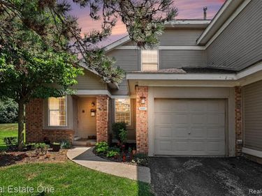 6617 Chimney Sweep, West Bloomfield Twp, MI 48322