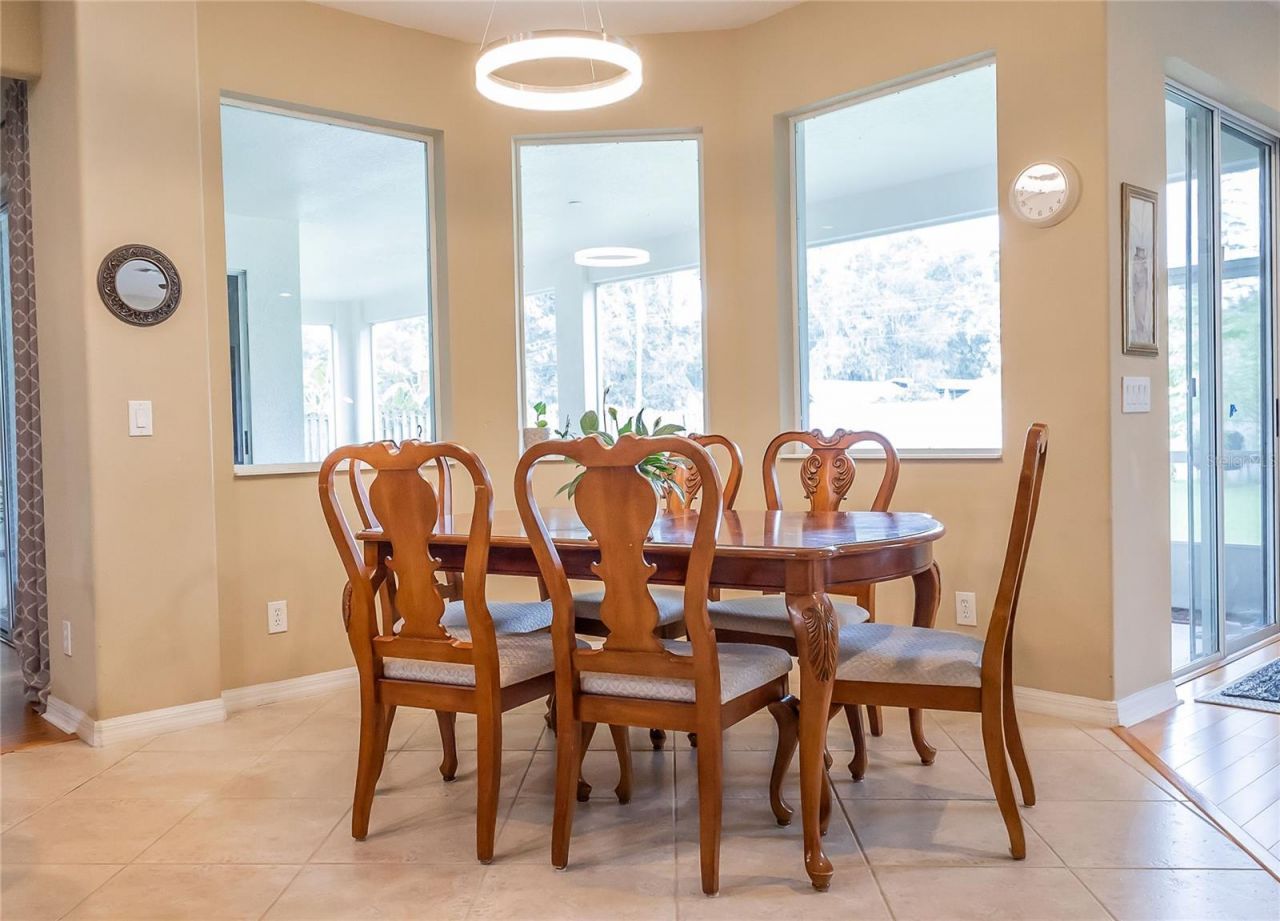 307 Carriage Oak Pl, Seffner, FL 33584 Photo