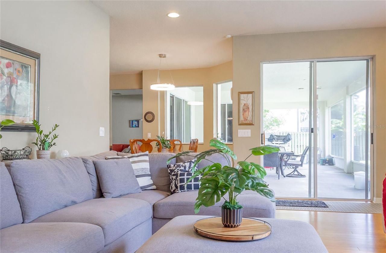 307 Carriage Oak Pl, Seffner, FL 33584 Photo