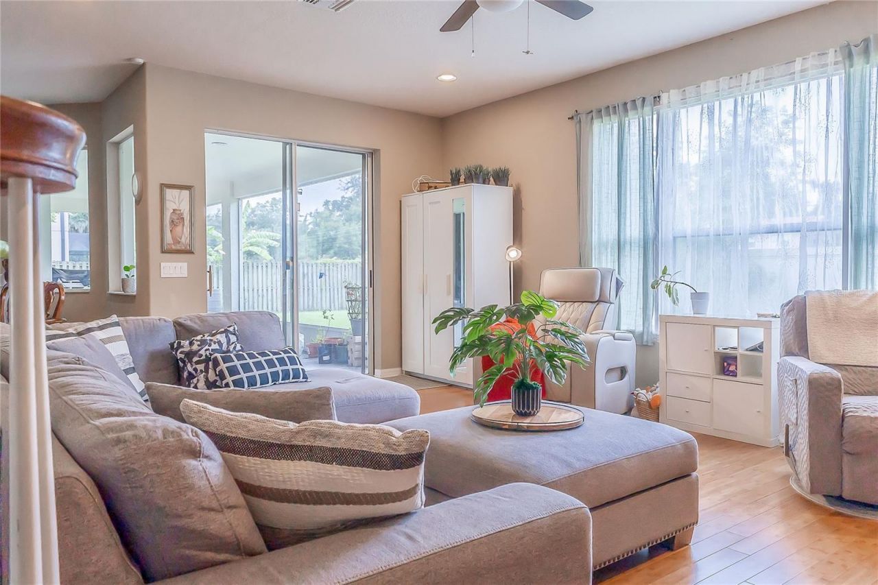 307 Carriage Oak Pl, Seffner, FL 33584 Photo