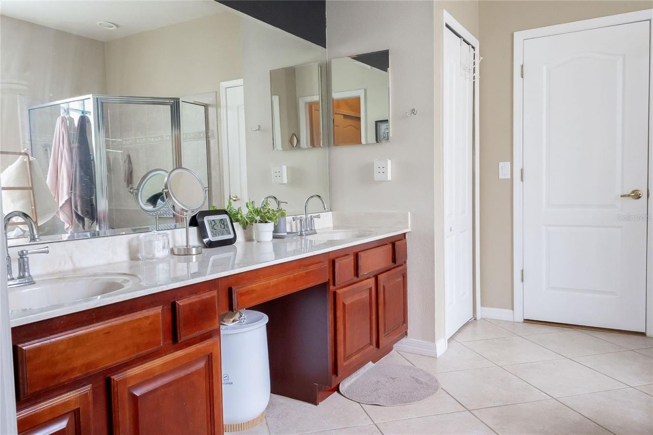 307 Carriage Oak Pl, Seffner, FL 33584 Photo
