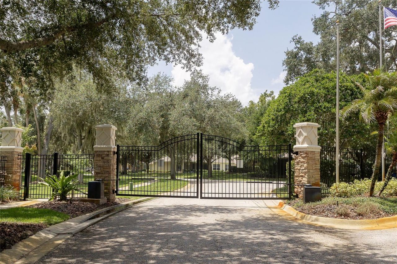 307 Carriage Oak Pl, Seffner, FL 33584 Photo