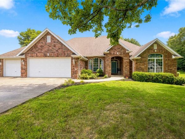 420 N Cedar Ridge Lane , Fayetteville, AR 72704