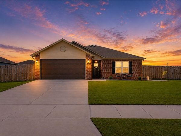 2700 Reynolds Street , Pea Ridge, AR 72751
