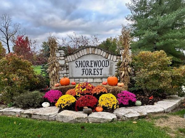 454 Roxbury Road , Valparaiso, IN 46385