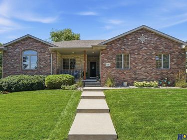 7701 Glynoaks Drive, Lincoln, NE 68516