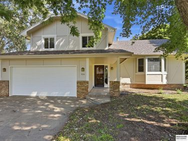 504 Winchester Circle, Papillion, NE 68046
