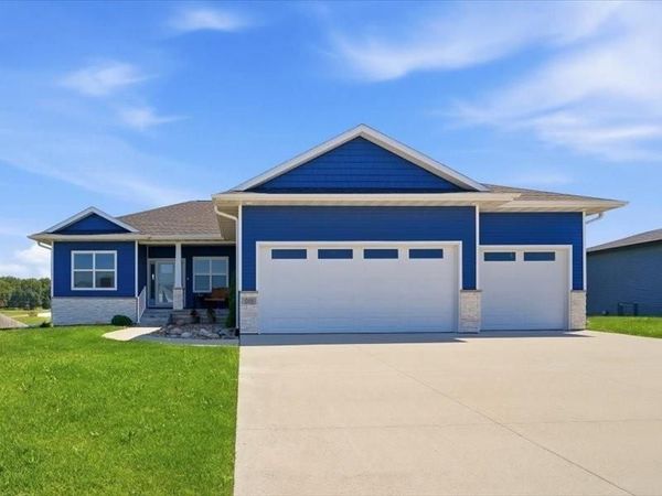 209 Willow Oak Drive, Hudson, IA 50643
