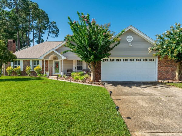 422 Northampton Circle, Fort Walton Beach, FL 32547