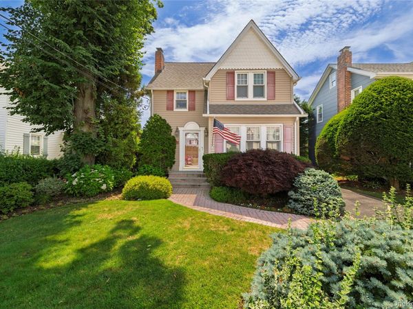 435 Morris Avenue , Rockville Centre, NY 11570