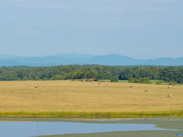 17 ROLLING RD S , Scottsville, VA 24590