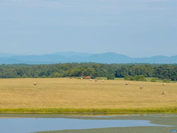 17 ROLLING RD S , Scottsville, VA 24590