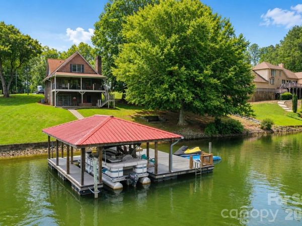 6203 Vandresser Point , Hickory, NC 28601