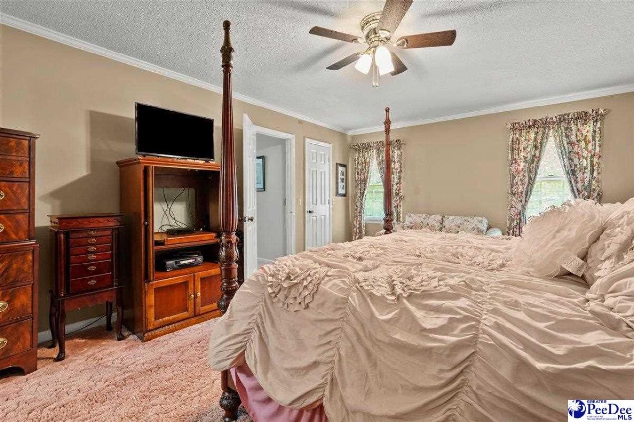 2330 S Hallmark Dr. Photo 27