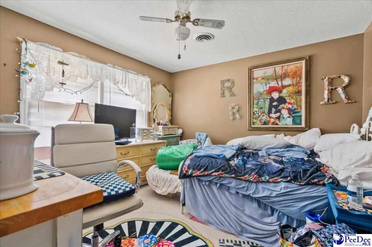 2330 S Hallmark Dr. Photo 32