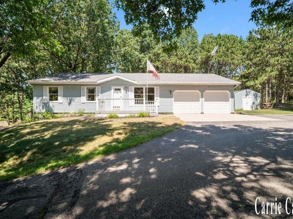 8670 Wolven Avenue NE, Rockford, MI 49341
