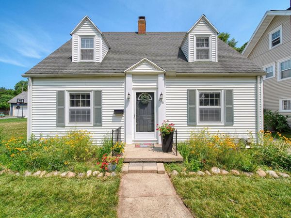 716 Woodfield Drive, Jackson, MI 49203
