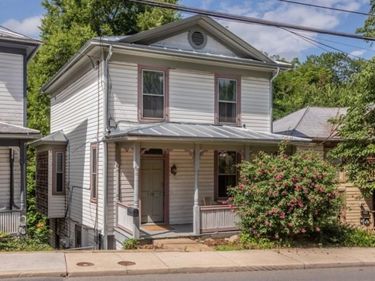 940 W BEVERLEY ST, STAUNTON, VA 24401