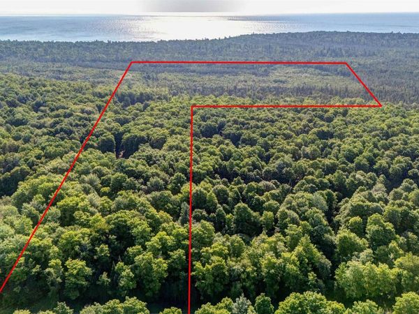 2504 S Little Harbor Road, Thompson Twp, MI 49854