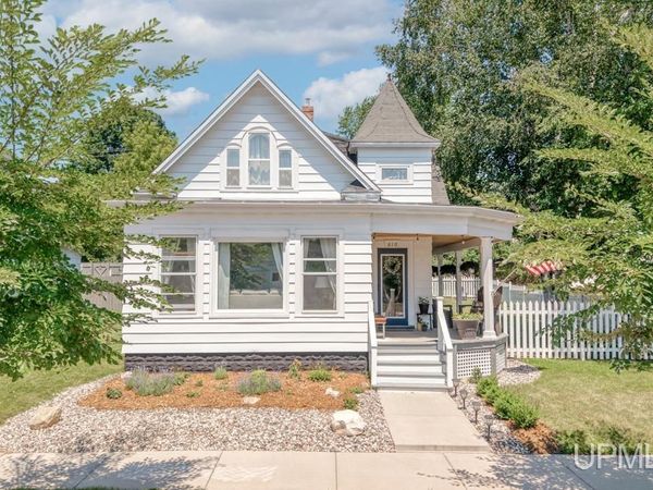 610 W Hughitt Street, Iron Mountain, MI 49801