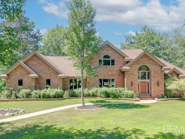 860 Evergreen Court, Kingsford, MI 49802