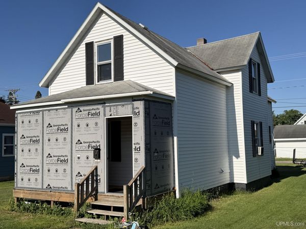 307 Iron Street, Norway, MI 49870